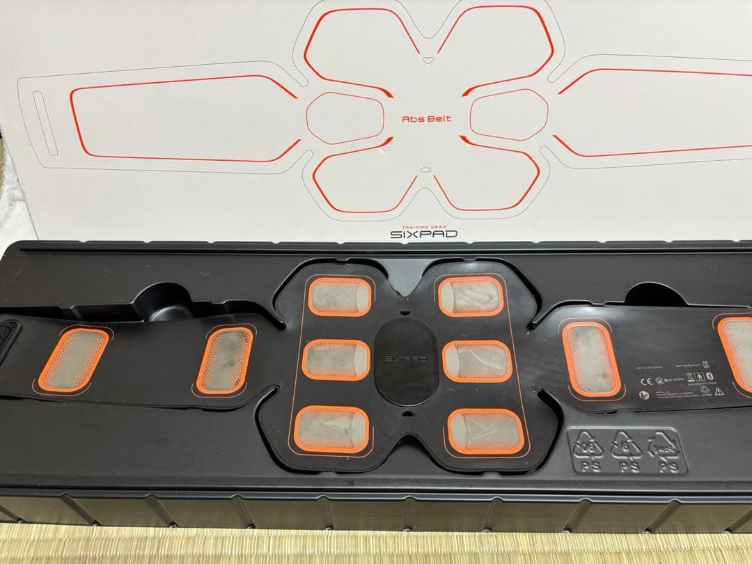 アブズベルト 新品パッド付　Abs Belt SIXPADシックスパッド