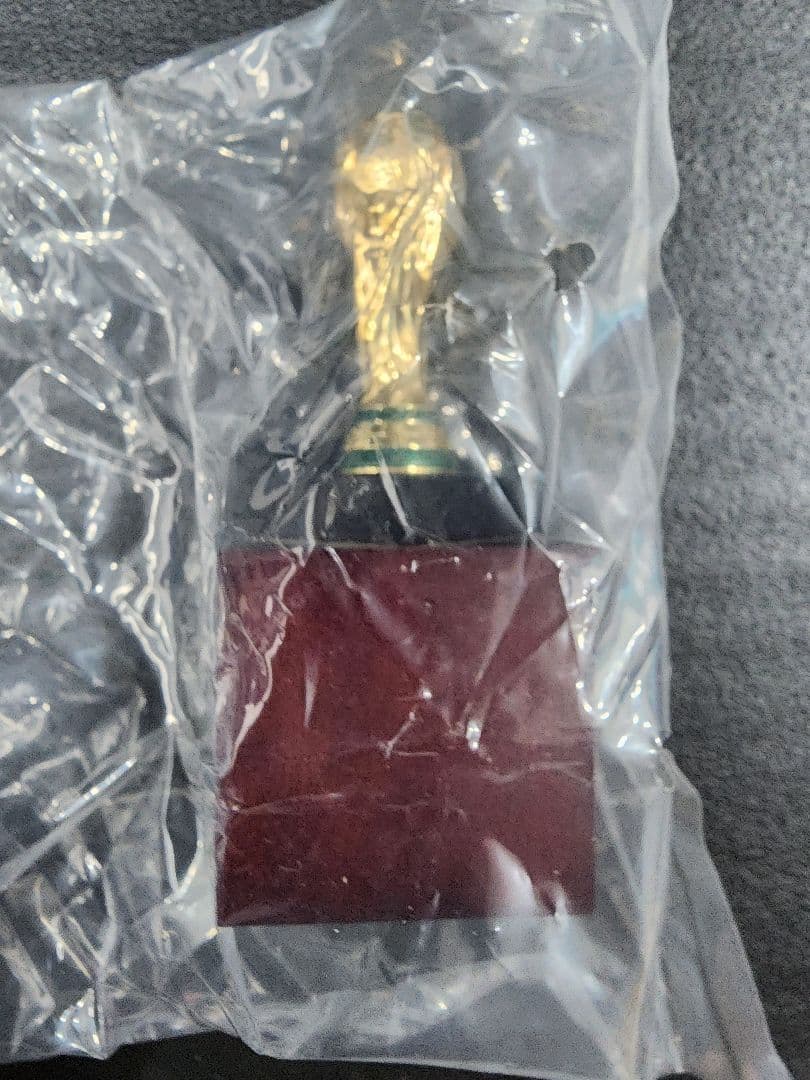 新品未使用　FIFA日韓ワールドカップ 記念 優勝オーナメントトロフィー 8cm