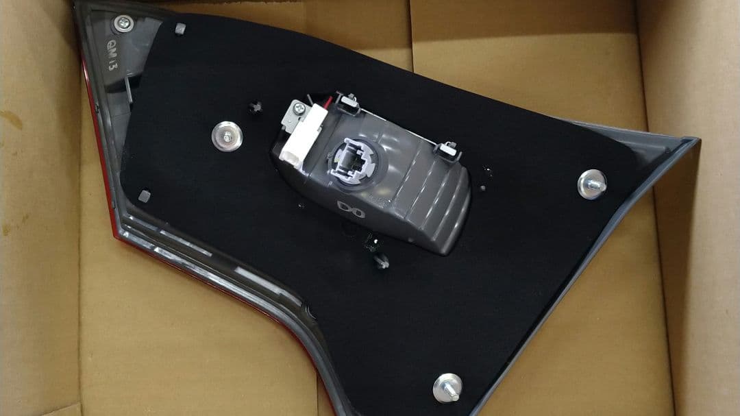 ☆送料込み☆シャトル DAA-GP7 左 バックドア　テールランプ　新品未使用