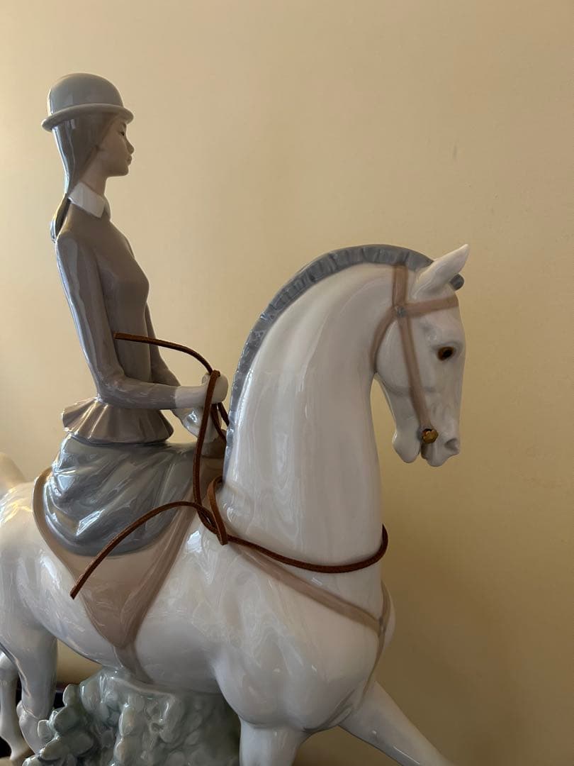リヤドロ　LLADRO 白い馬の少女　陶器置物 リヤドロ馬　美術品　フィギュリン