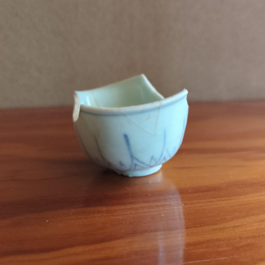 青色 波形の縁取り 陶器 小皿　初期伊万里の陶片骨董品