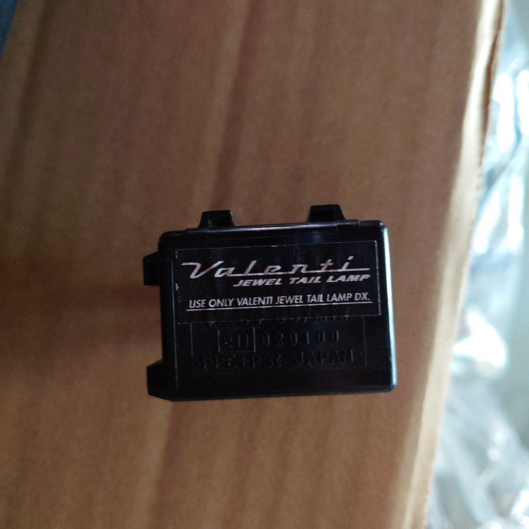 200系ハイエース ヴァレンティ LEDテールライト スモークレンズ（ブラック）