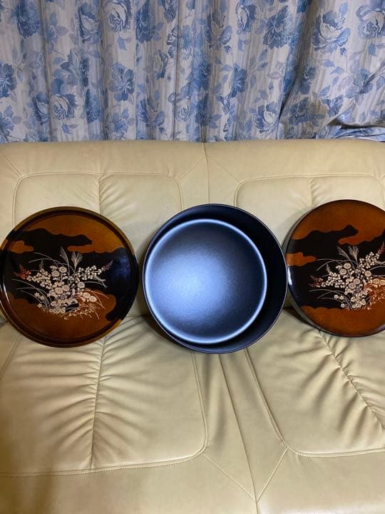 お茶急須と、お湯飲み等を入れて綺麗に片付けられ、お出し出来ます。