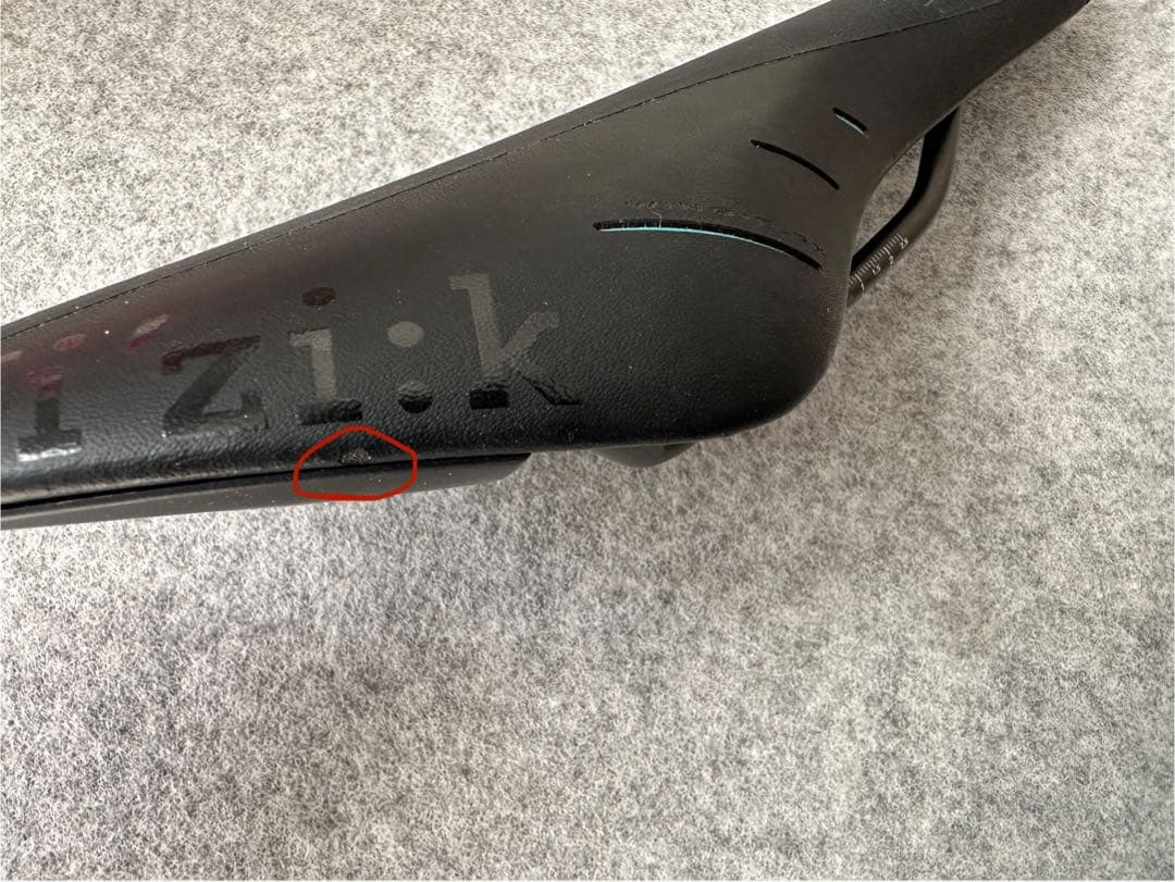 fi'zi:k フィジーク　Arione R5サドル