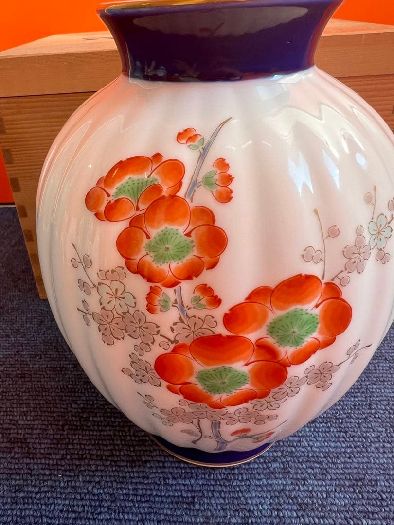 1097 深川製磁　芙蓉鉄仙花　花瓶　金彩　未使用
