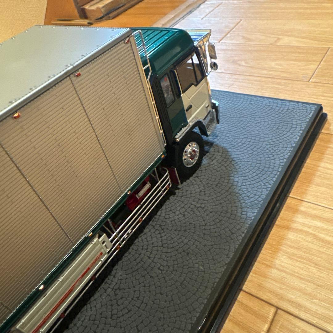 トラックモデル 緑色と白色 メッキ仕上げ　　アオシマ1/32