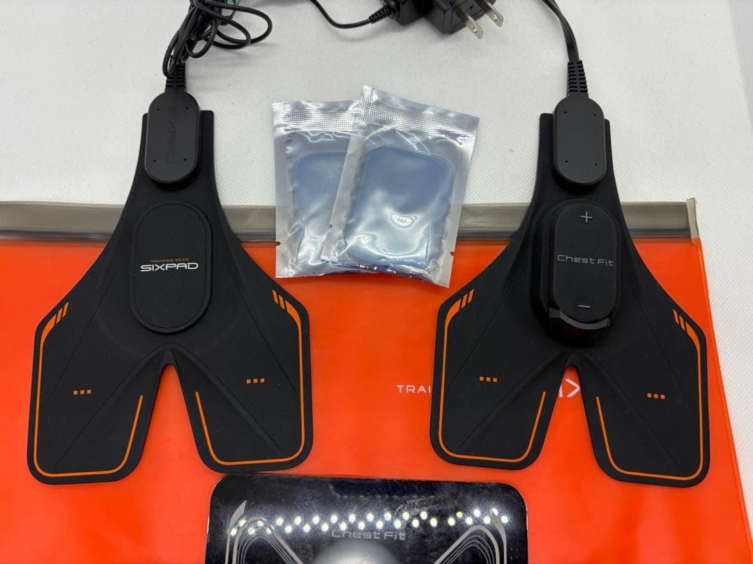【月末限定大SALE】【美品】チェストフィット シックスパッド SIXPAD