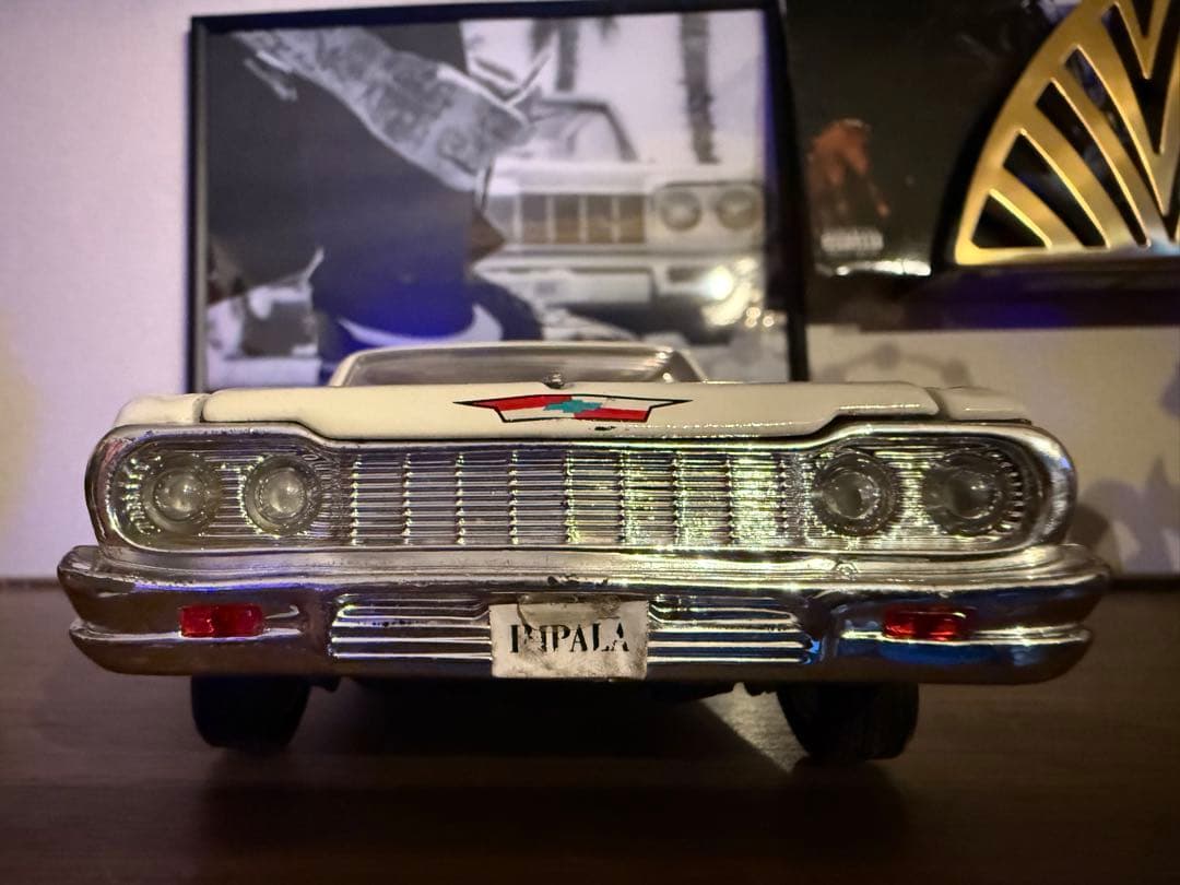 Chevrolet Impala 1964 Lowrider 1/24 ミニカー
