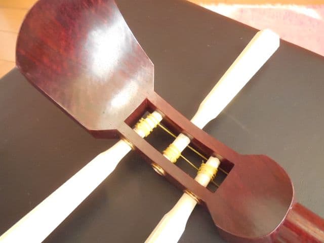 遺品整理 三味線 三絃 本体 地唄 バチ 紅木 あやすぎ胴 桐箱 フルセット