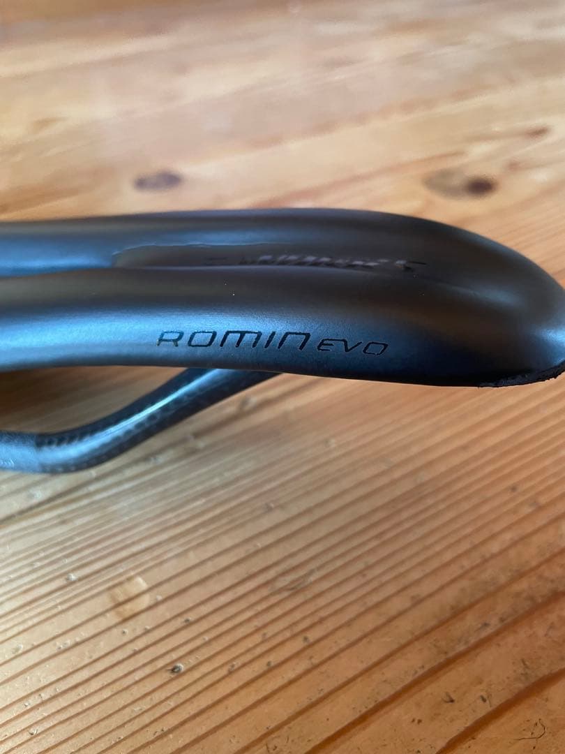 specialized romin evo カーボン　サドル　軽量