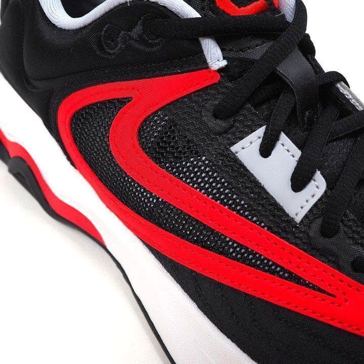 新品 NIKE ナイキ ヤニス イモータリティ 3 EP シューズ 28.5cm
