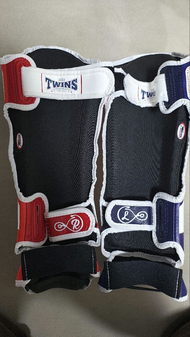 TWINS Special グローブ、レガース