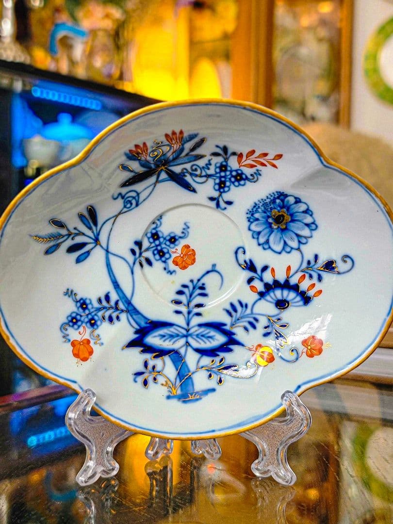 【極希少】 Meissen (マイセン) 一級品 四つ葉型 金彩と赤花の咲き誇る