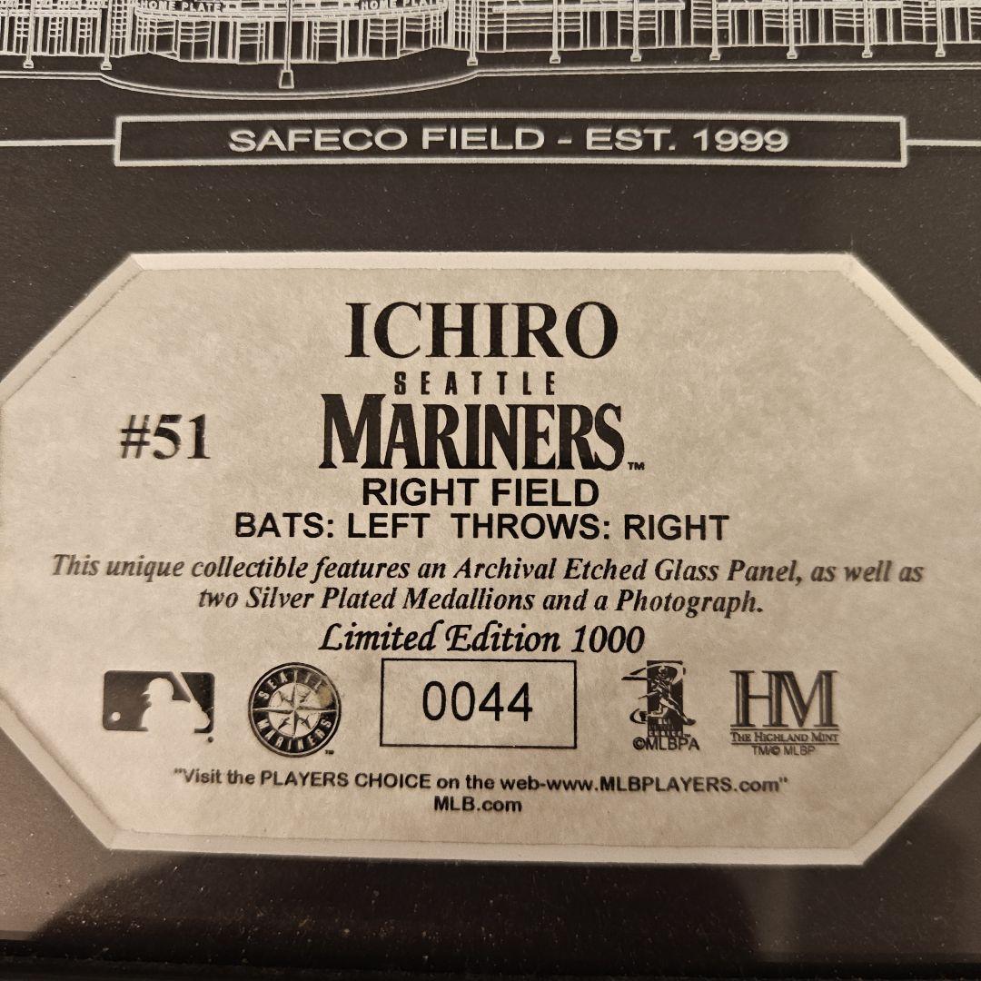 イチロー選手のマリナーズ時代の写真付き額縁 1000点限定