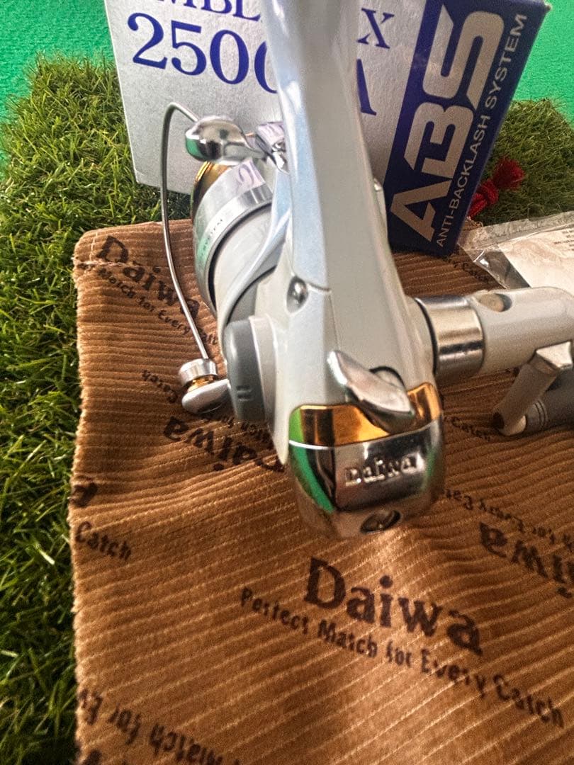 Daiwa EMBLEM-X 2500iA フィッシングリール