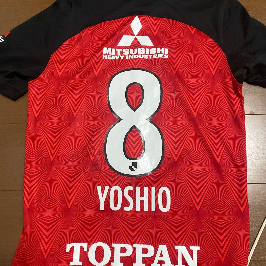 浦和レッズユニフォーム （背番号8、小泉佳穂） フェイスタオル（小泉佳穂）