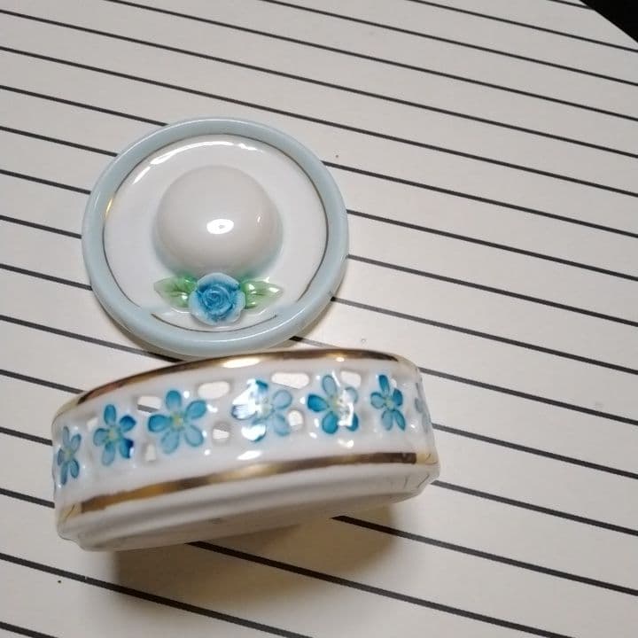 ボンボン入れ