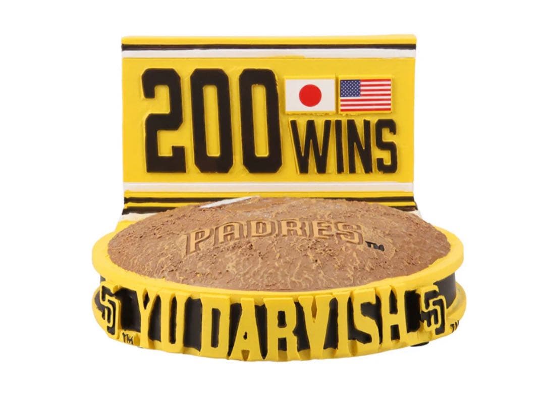 ダルビッシュ 200勝 ボブルヘッド フィギュア　新品未開封　定価15,800円