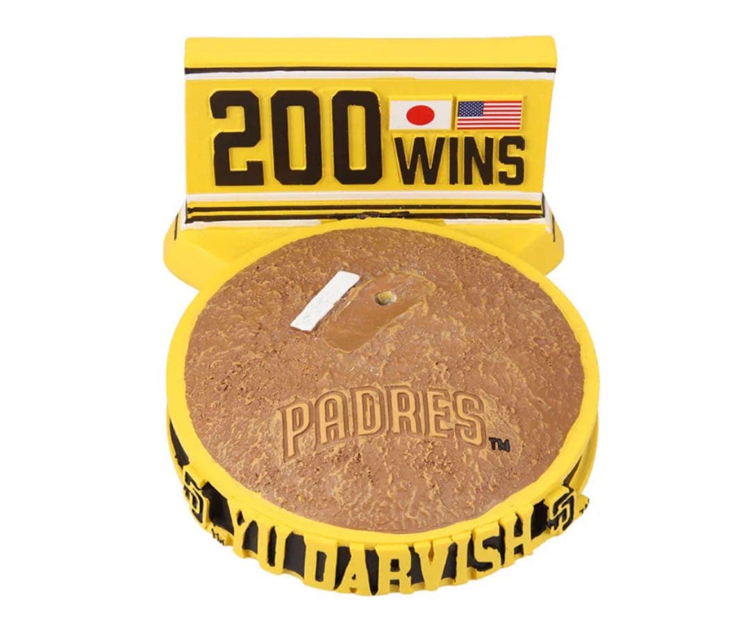 ダルビッシュ 200勝 ボブルヘッド フィギュア　新品未開封　定価15,800円