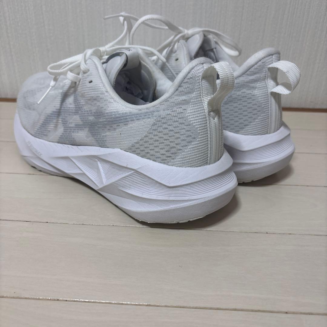 アシックス asics NOVABLAST5 27.5cm