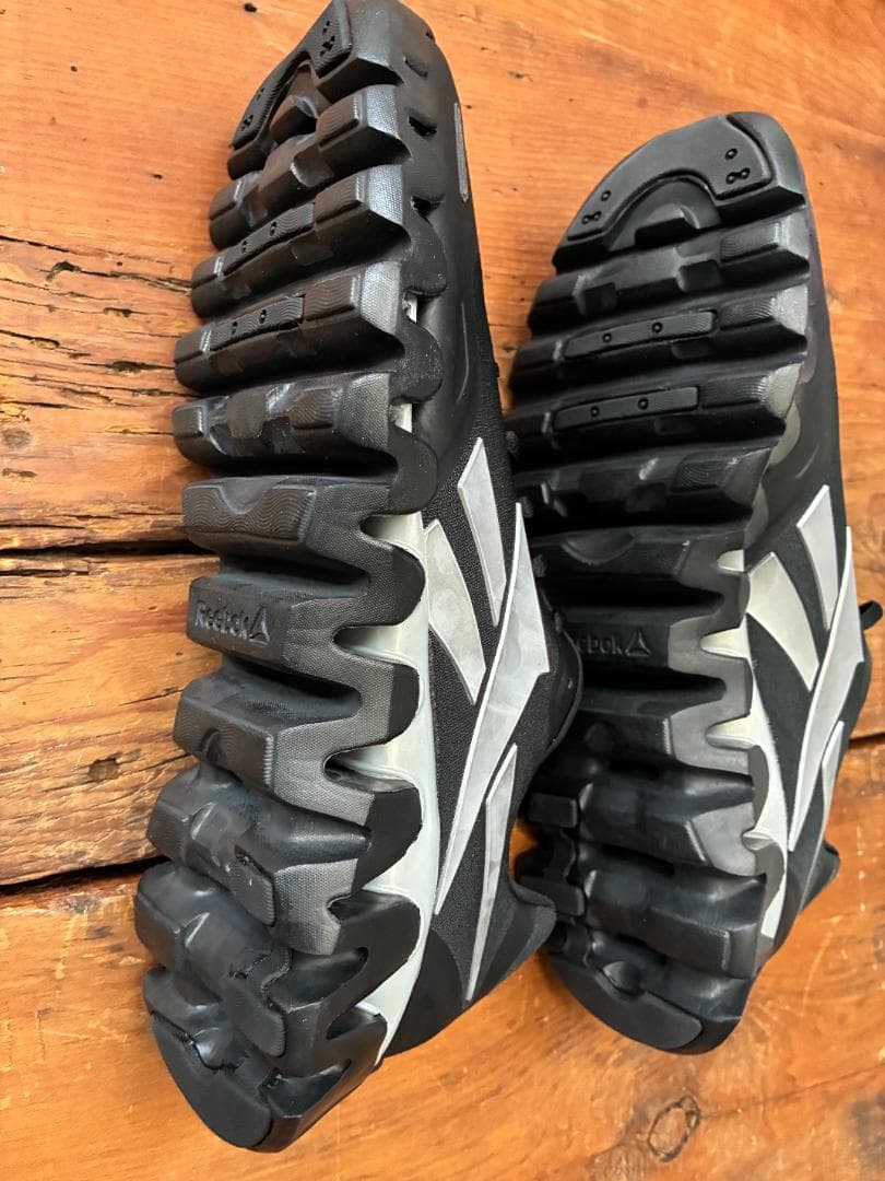 新品 Reebok zig pulse 27.5cmスニーカー!ブラック!