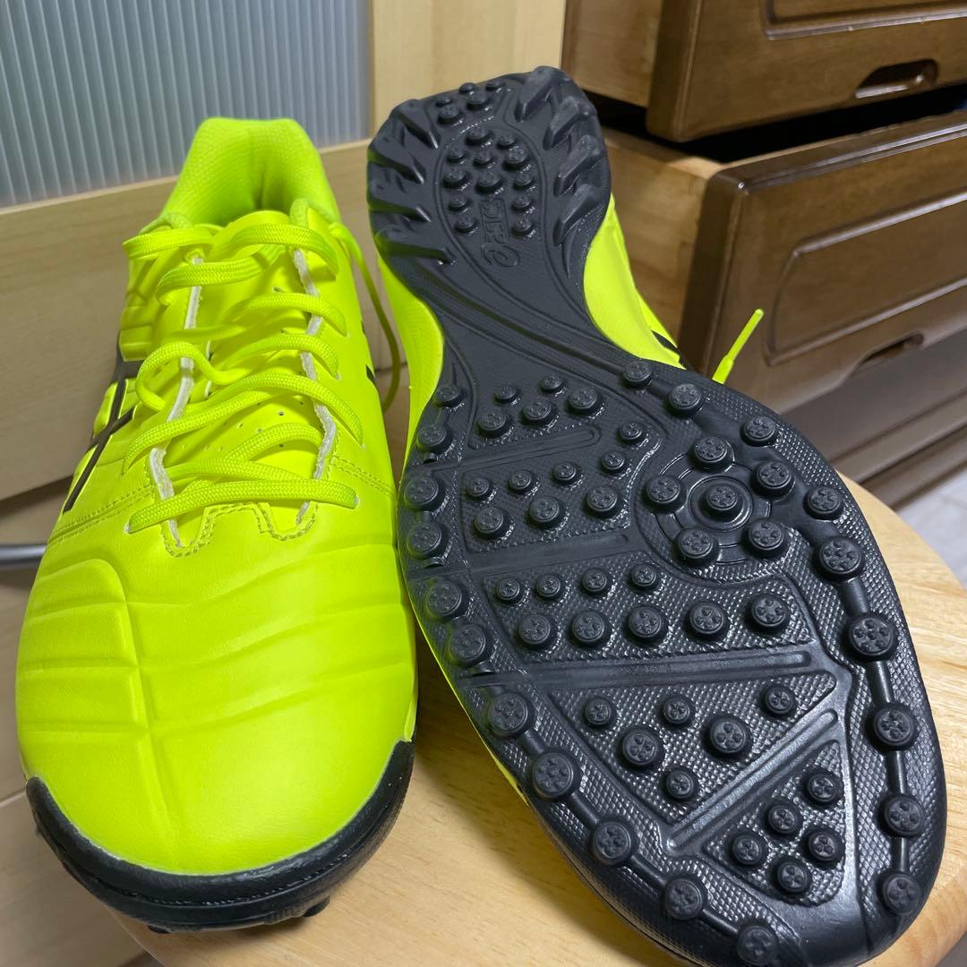 新品　アシックス　サッカー　トレシュー　DS LIGHT CLUB