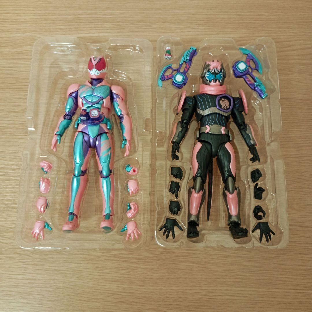 S.H.Figuarts 仮面ライダーリバイ&バイス　レックスゲノム