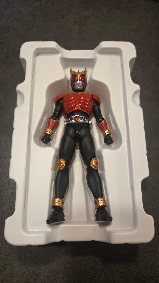 TAMASHI NATIONS 　真骨彫製法仮面ライダークウガ　 魂ステージ付き