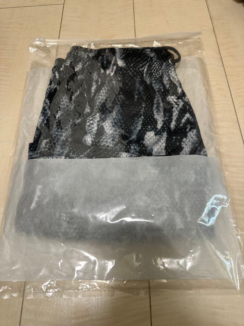 ウェア Snake Mesh Zip Shorts (black)