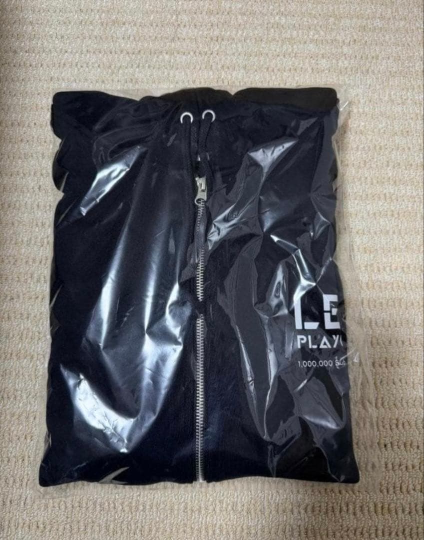 山田涼介 LEO ビッグサイズジップパーカー