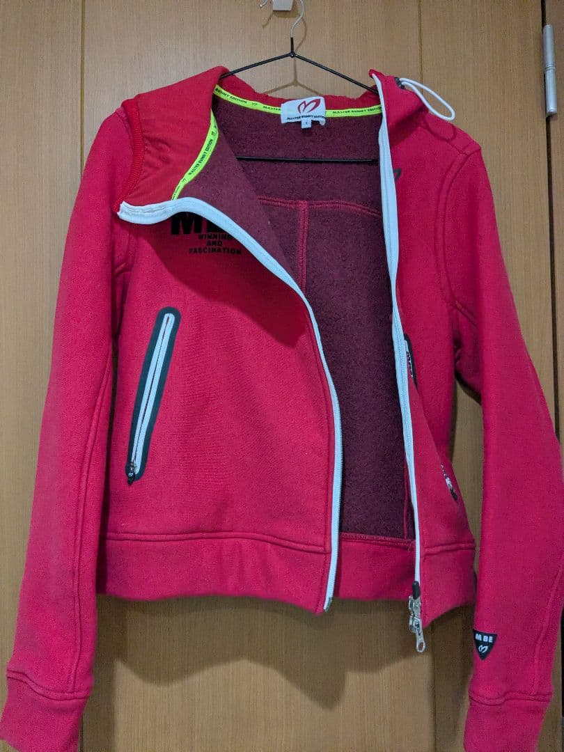 美品　MASTER BUNNY EDITION MBEパーカー レッド