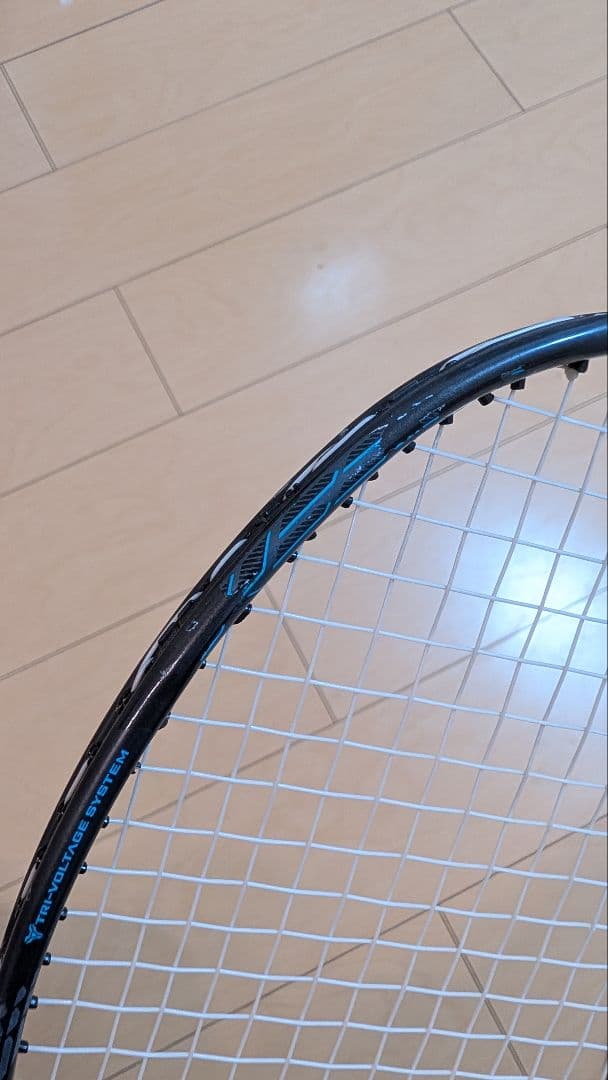 ヨネックスVOLTRIC Z-FORCE Ⅱバドミントンラケット グロメット付