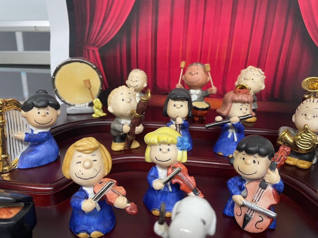 磁器製ピーナッツ交響楽団SNOOPY & HIS FRIENDS 18体