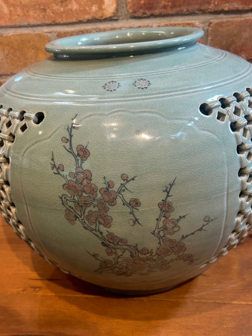 高麗青磁　透かし　飾り壺　花器
