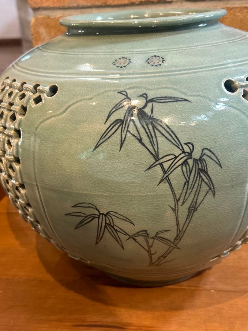 高麗青磁　透かし　飾り壺　花器