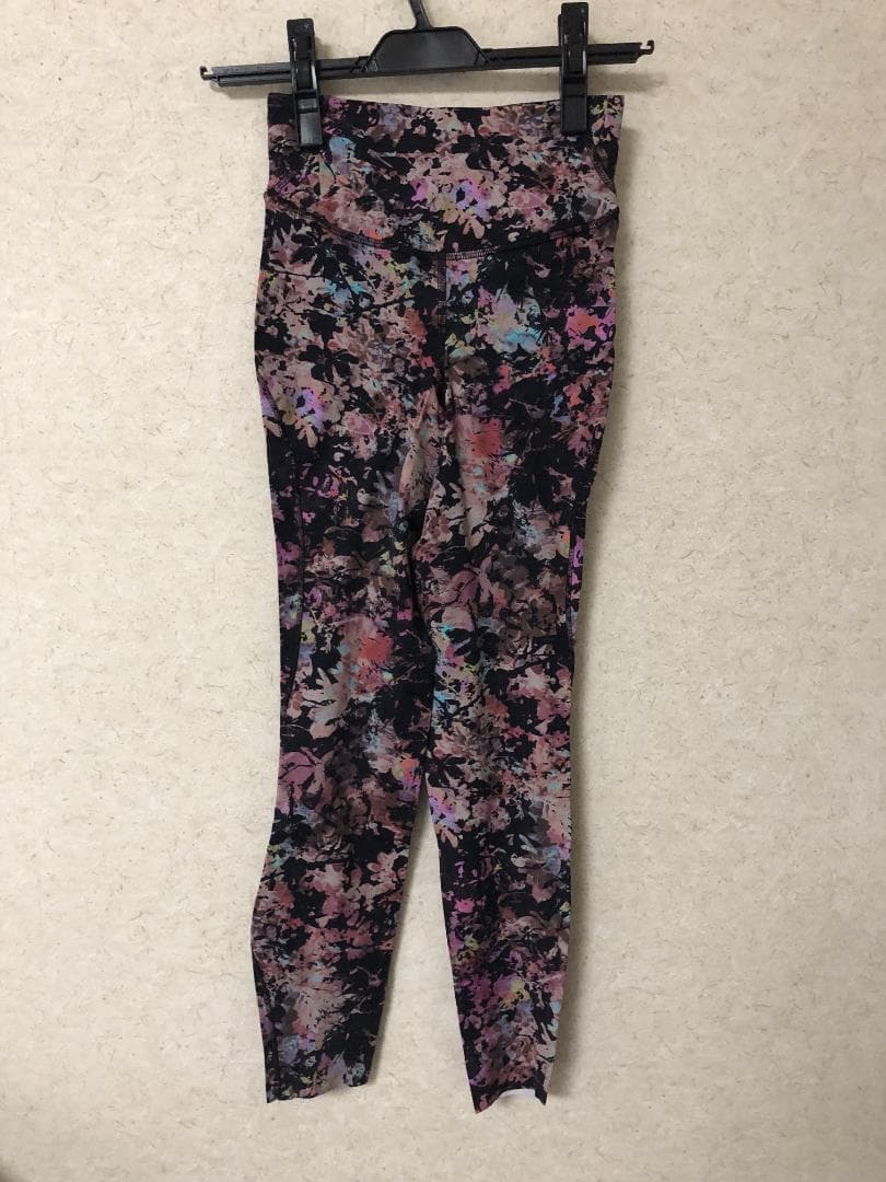 Lululemon フローラルレギンス