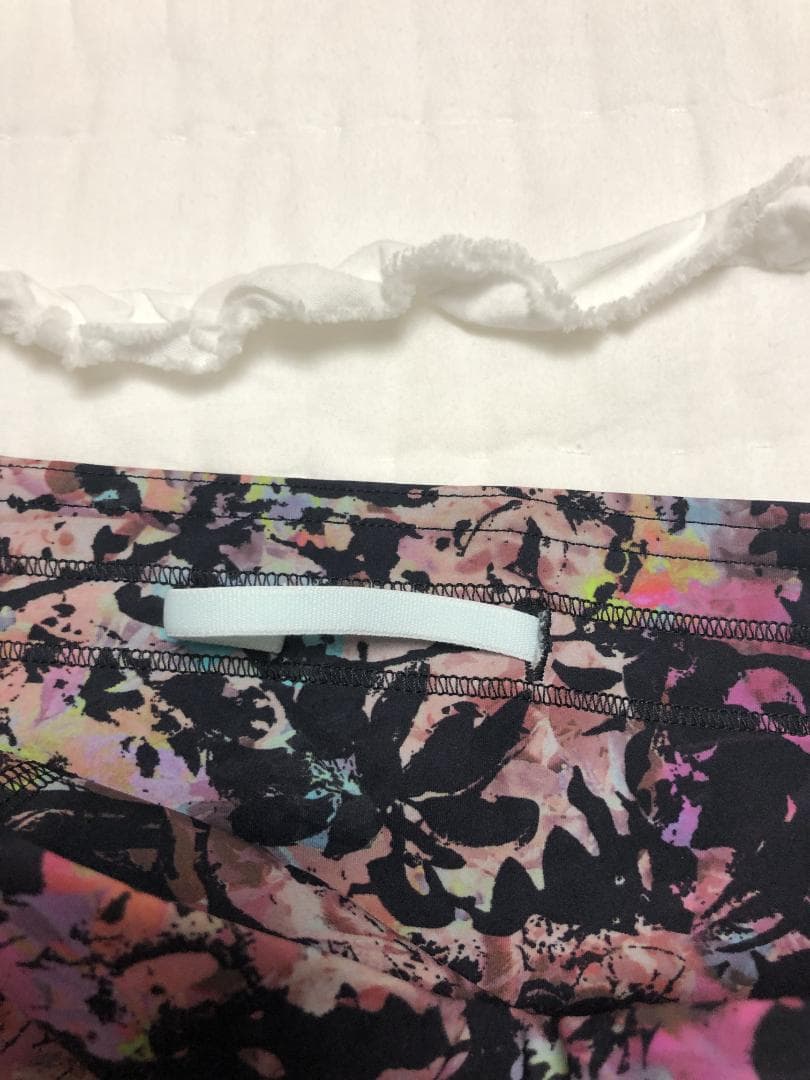 Lululemon フローラルレギンス
