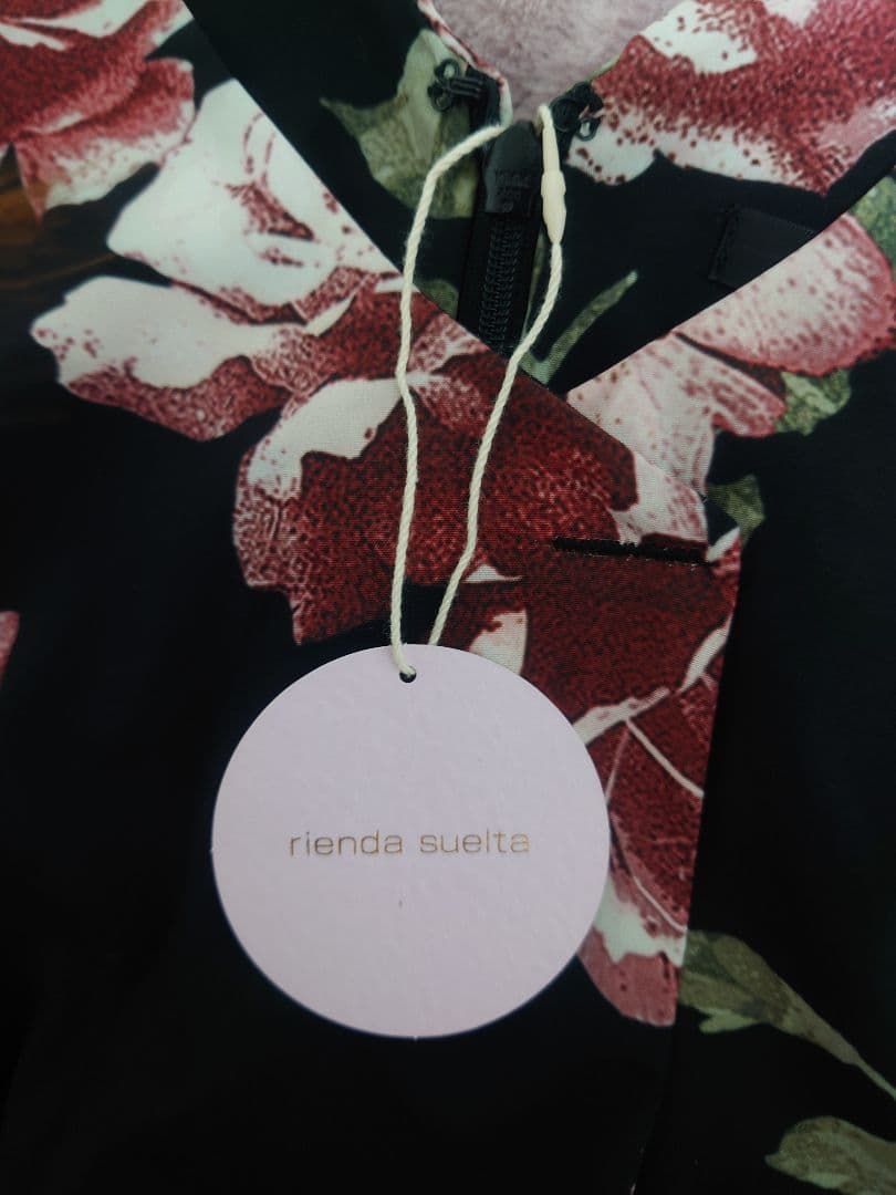 【お値下げOK】rienda sueltaのお花が可愛いゴルフウェア