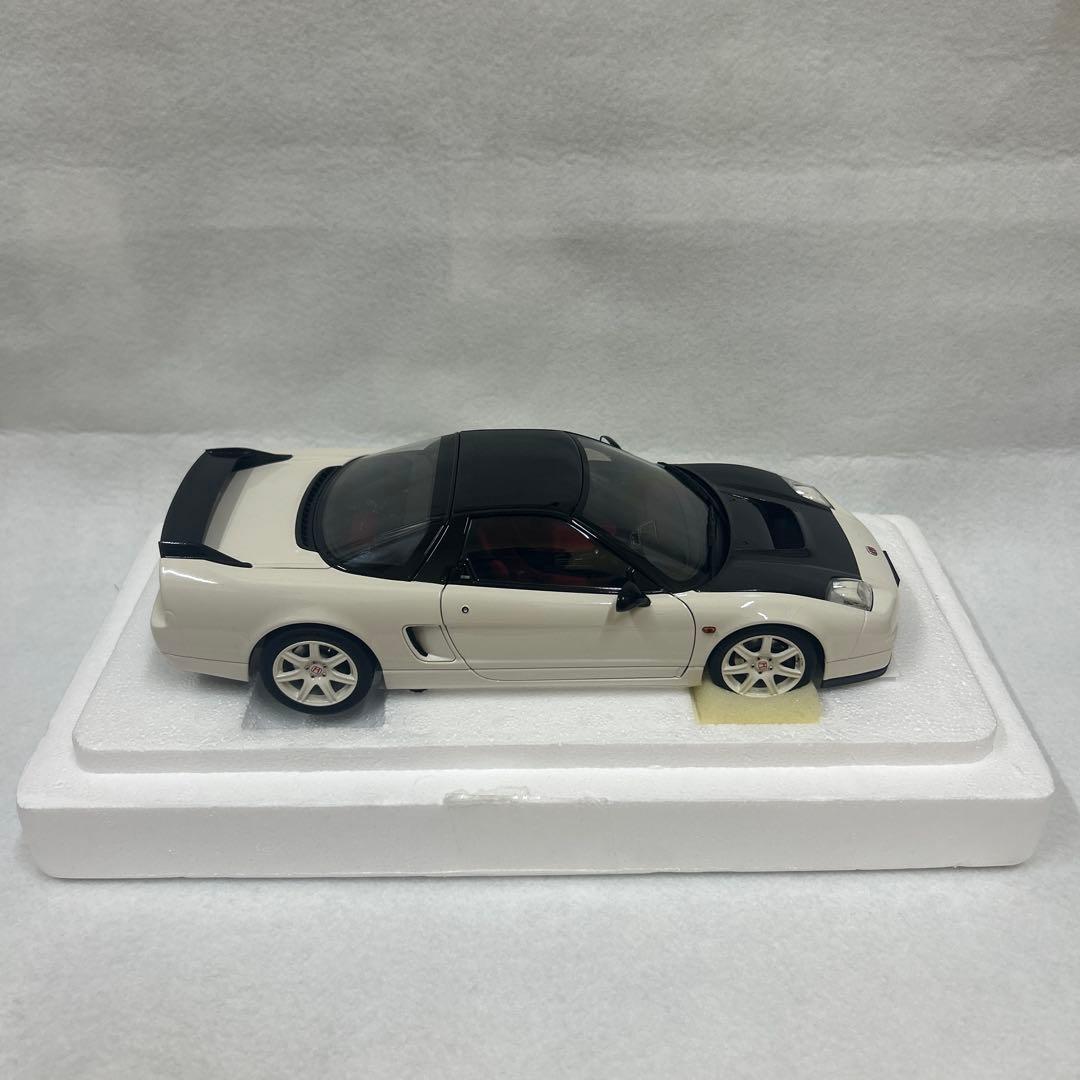 オートアート　ホンダNSX-R(NA2)チャンピオンホワイト／ブラックカーボン