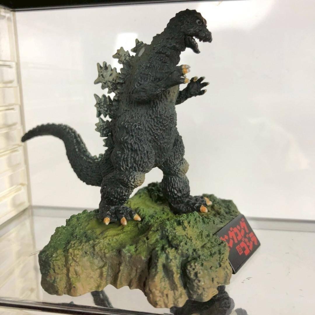 コレクションケース付き ゴジラ＆ガンダム系 フィギュアまとめ売り ジオラマ風