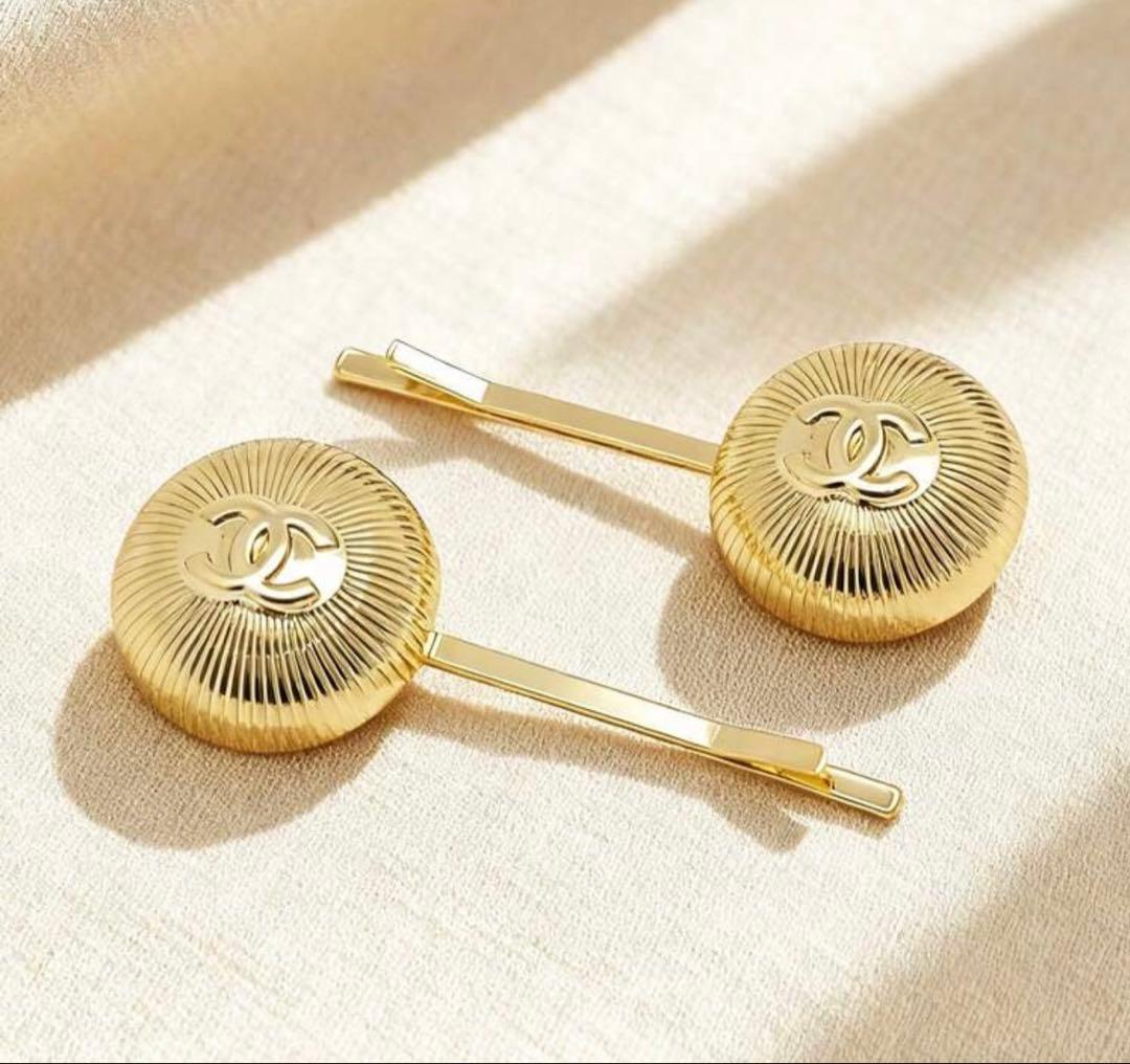 CHANEL ゴールドヘアピンロゴ入り