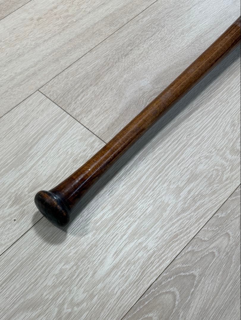 【美品】硬式木製バット ルイスビルスラッガー
