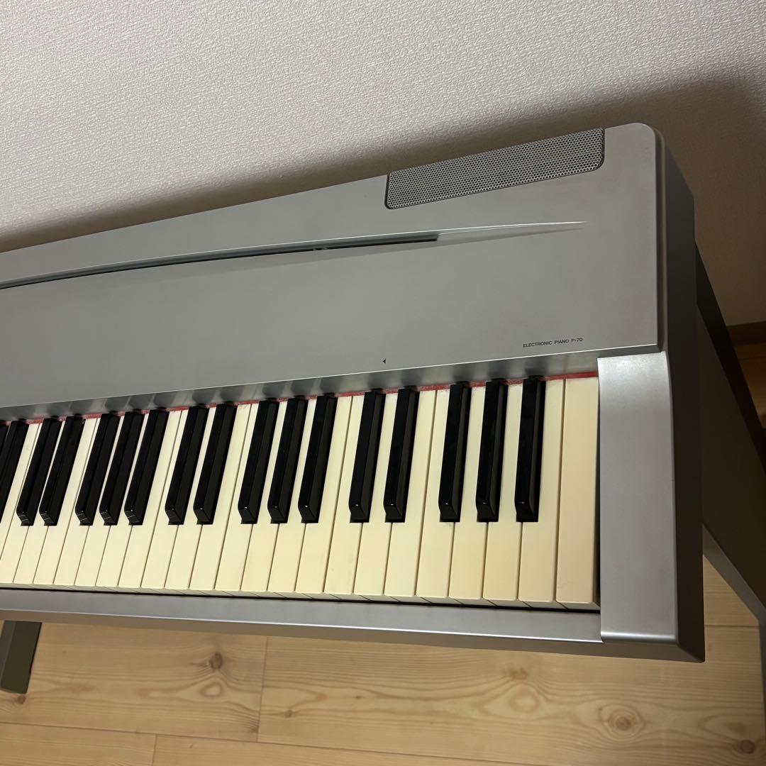 YAMAHA ヤマハ　電子ピアノ　88鍵　ペダル付き　譜面立て付き