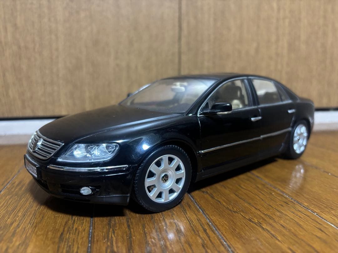 Volkswagen Phaeton ミニカー 1/18