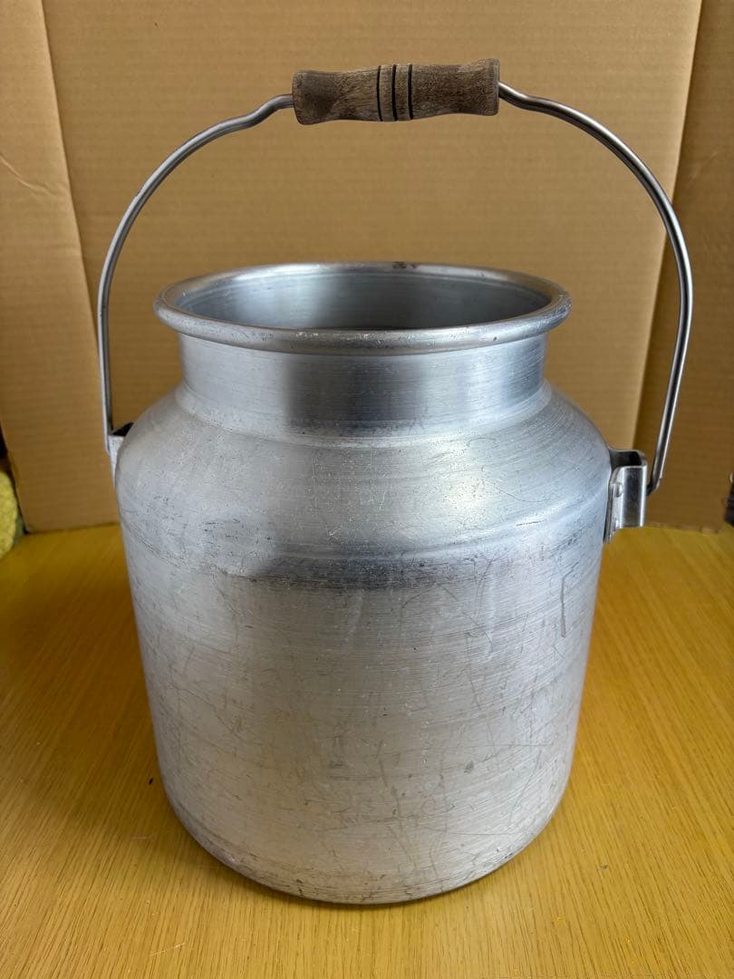 昭和レトロ　ミルク缶　アンティーク・オブジェ（１）