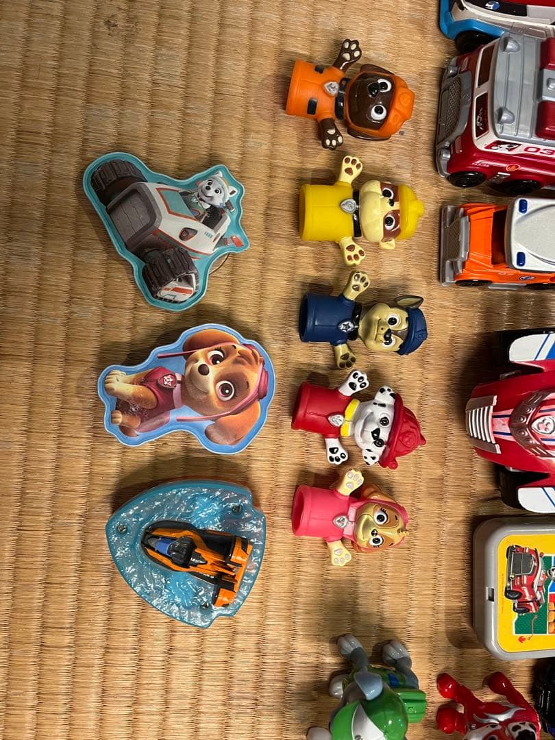 パウ・パトロール フィギュアと車両セット