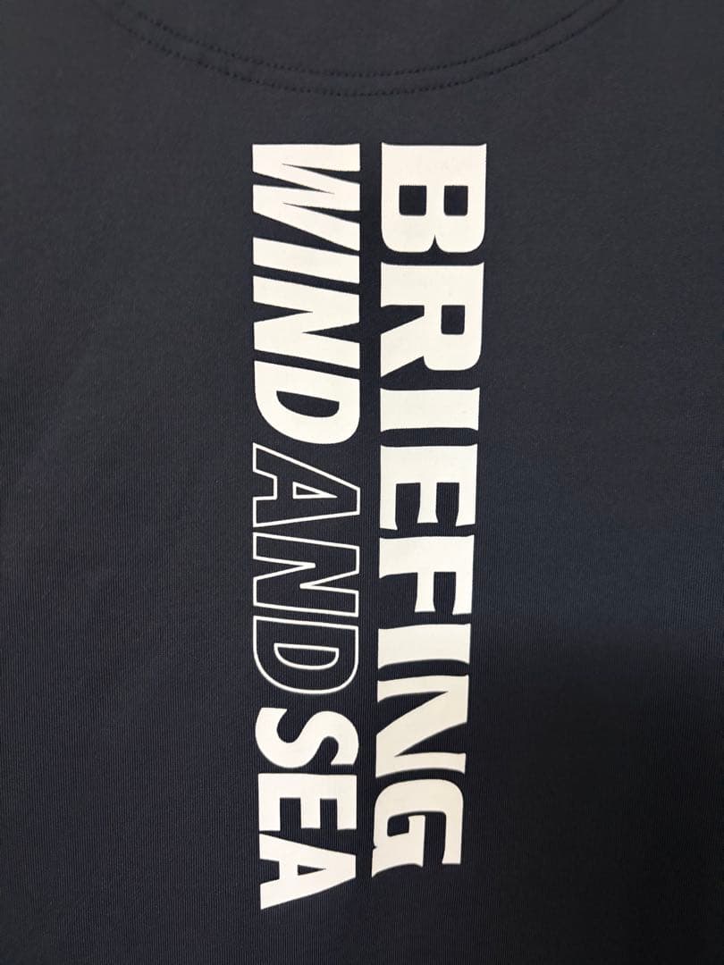 BRIEFING wind and sea モックネックシャツ