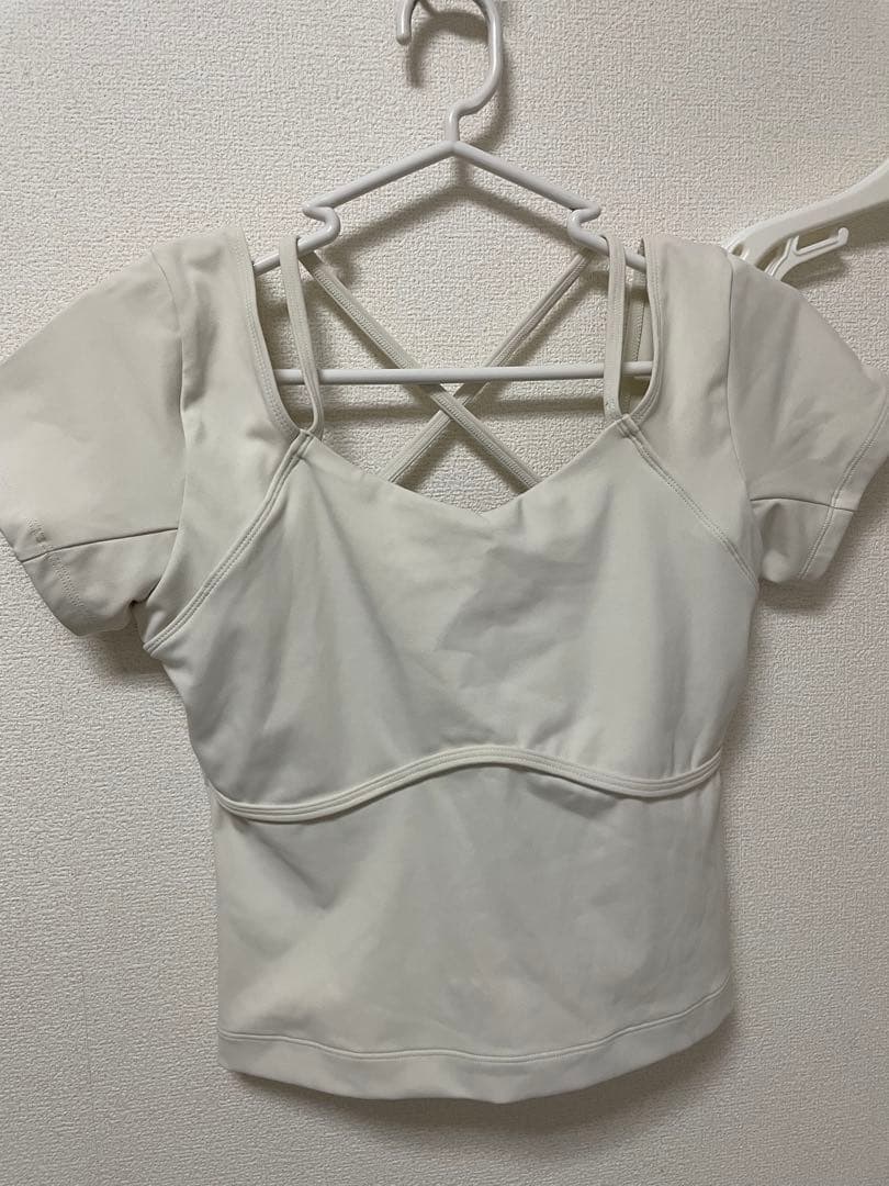 SUKALA カップ付きオープンネックTee Mサイズ
