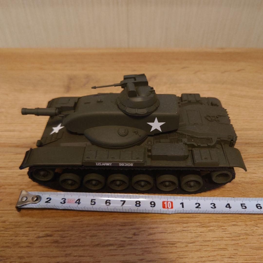 戦車と軍用トラックのミニチュアモデルセット おまけ付き