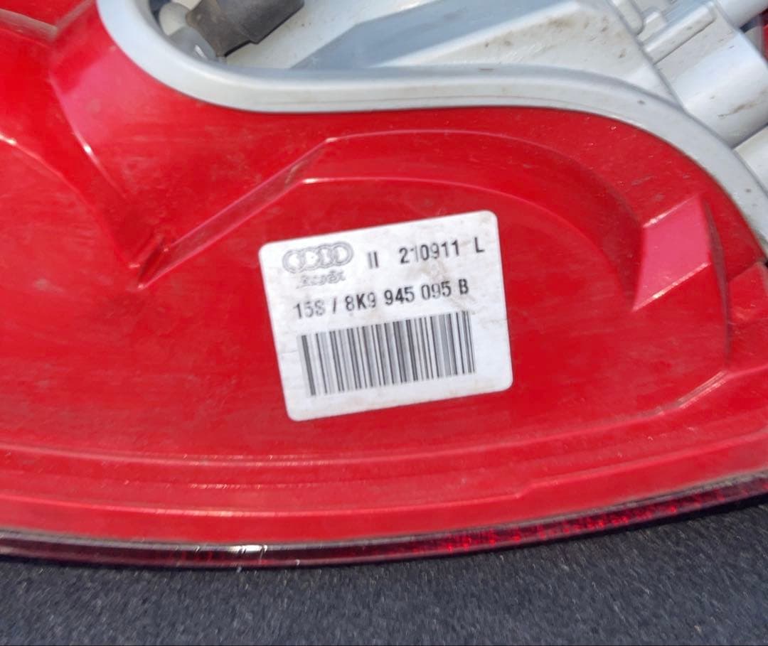 Audi A4 アバント 純正　左テールランプ　破損なし　フィニッシャー付き